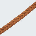 Bild in Galerie-Betrachter laden, Detailaufnahme: Flechtung des Hundehalsbands aus Fettleder Camel