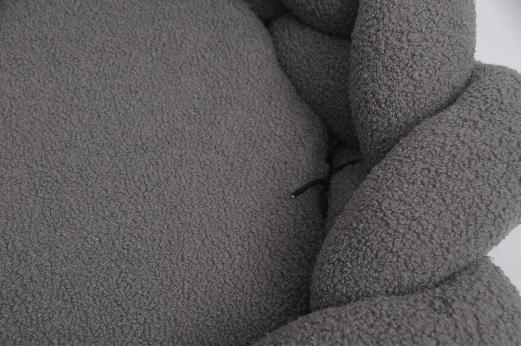 Hundebett geflochten waschbar – Nahaufnahme vom atmungsaktiven Flanellstoff