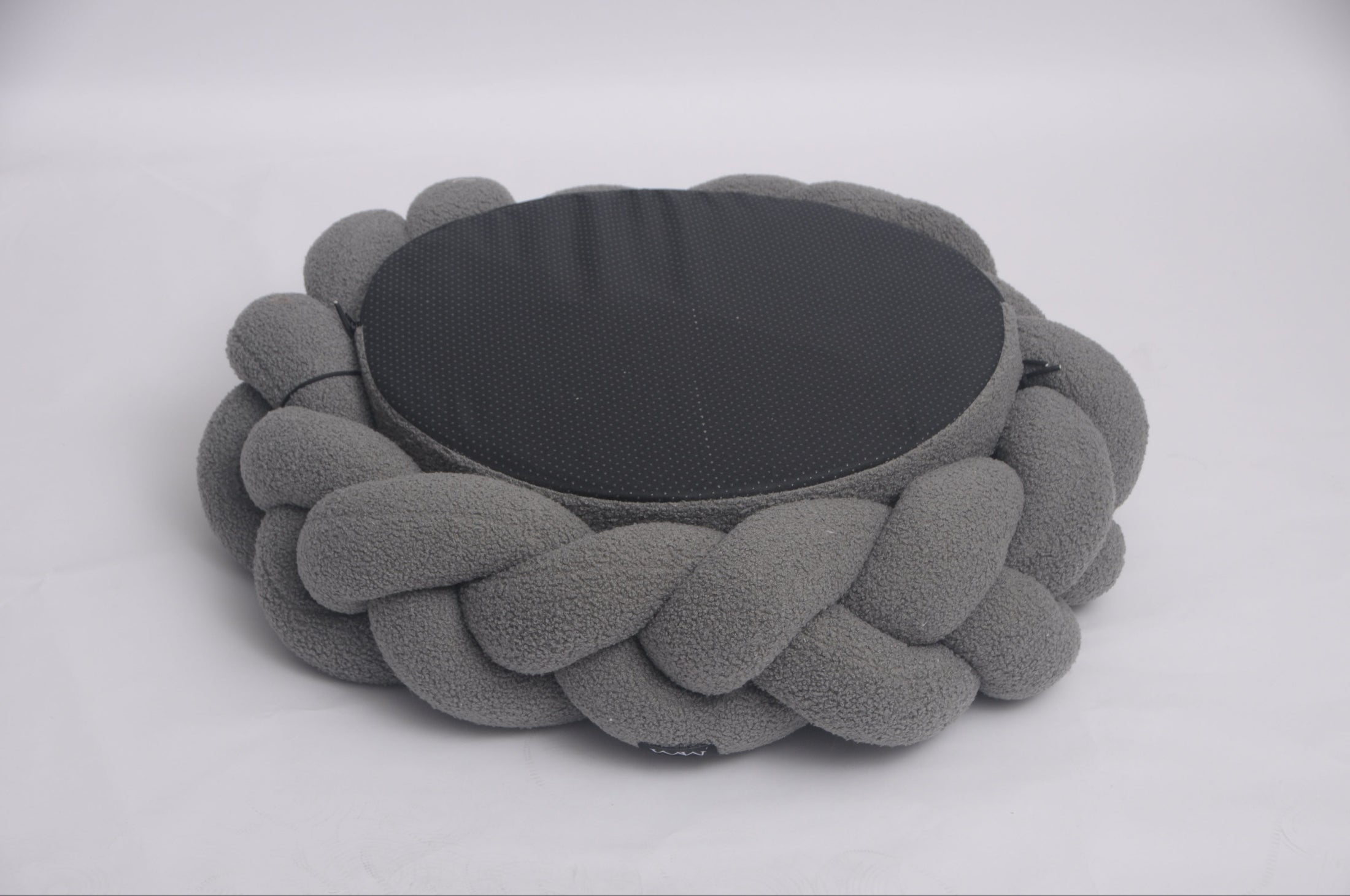 Hundebett geflochten waschbar – rutschfeste Unterseite für sicheren Halt